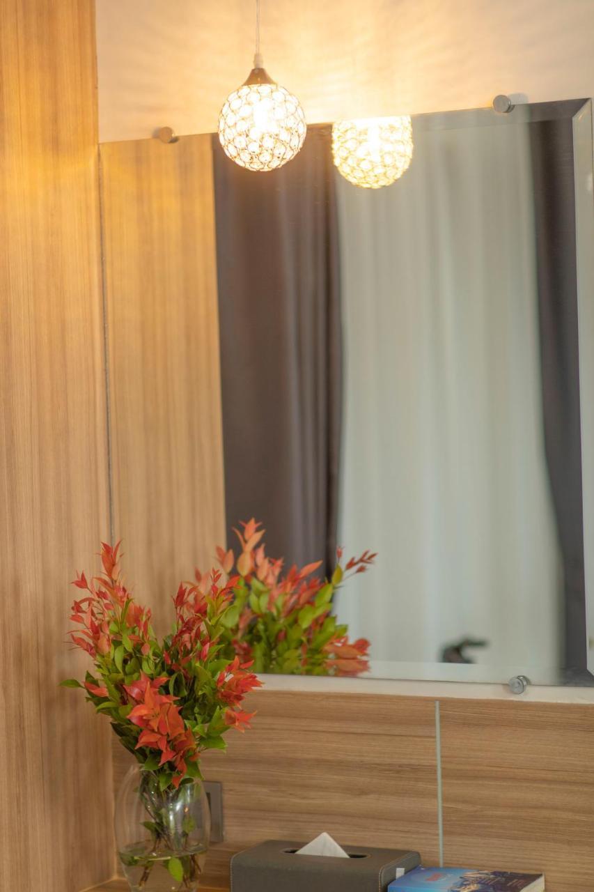 8 Mile Hotel Yangon Dış mekan fotoğraf